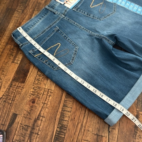 NWT Seven7 Sunset denim Bermuda rolled cuff stretch size 10 gold patch - Picture 9 of 16